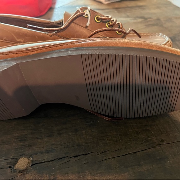 Dexter Brown Boat Shoes with Moccasin Stitching - Picture 2 of 3